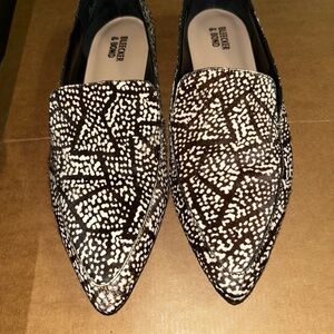 Neutral Graphic Print Bleecker and Bond Pointed Loafers